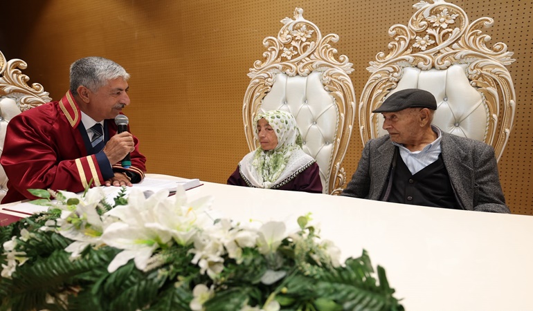 Dilovası’nda aşkın yaşı yok dedirten nikah töreni