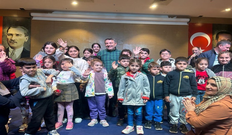 Dilovası’nda çocuk konseri renkli görüntülere sahne oldu