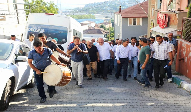 Dilovası’nda davullu-zurnalı zam sevinci