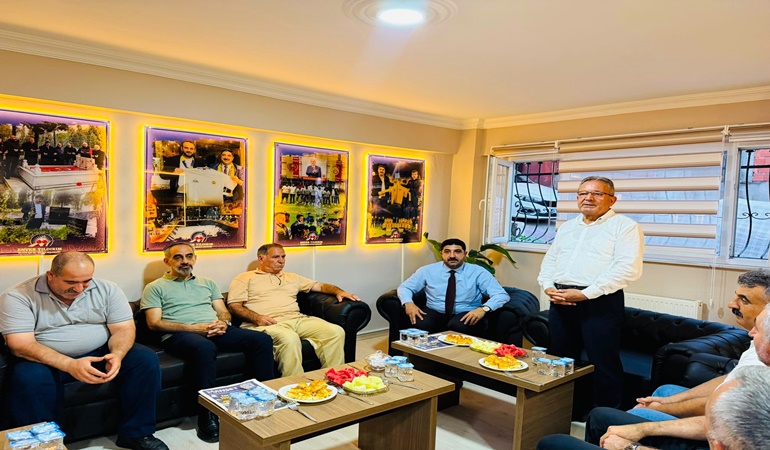 Dilovası’nda DEM Parti yöneticileri Enver Yıldırım’ın kapısını çaldı