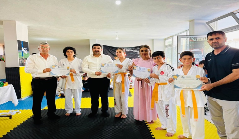 Dilovası’nda Enver Yıldırım, sporcuların madalya heyecanına ortak oldu