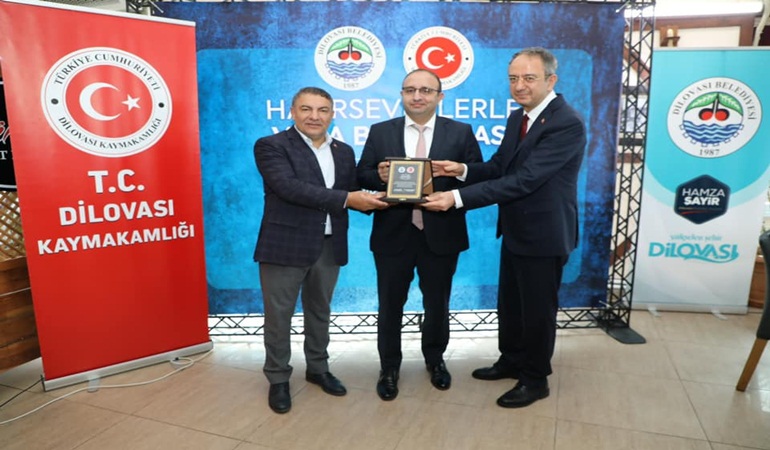 Dilovası’nda hayırseverler plaketle onurlandırıldı