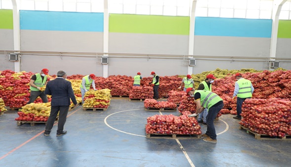 Dilovası'nda her aileye patates soğan 