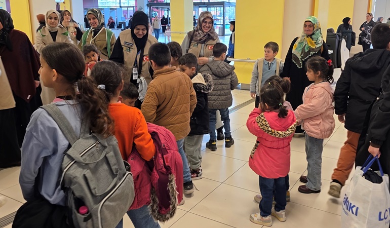 Dilovası’nda İHH, çocukları sevindirdi