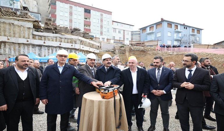 Dilovası’nda Kent Meydanı Projesi için ilk kazma vuruldu