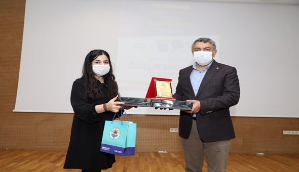 Dilovası’nda kızlar ödülleri sildi süpürdü