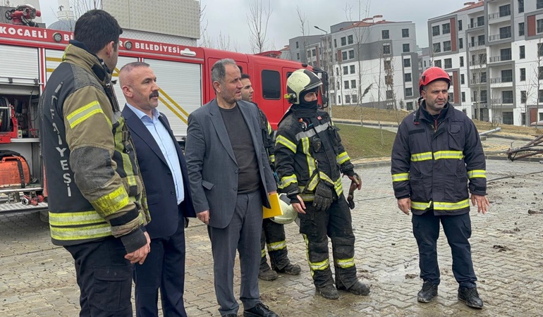 Dilovası’nda MHP’li başkan Turhan yangın noktasına koştu