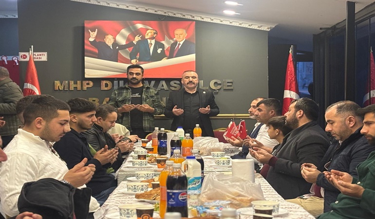 Dilovası’nda MHP’liler iftarda buluştu
