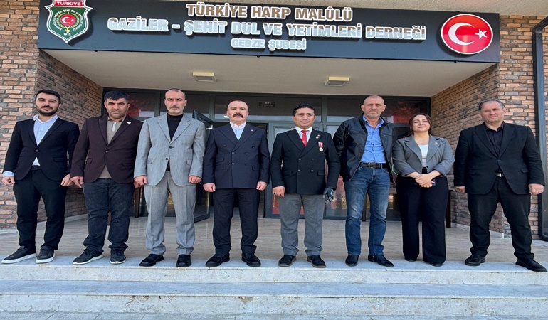Dilovası’nda MHP’liler soluğu Şehit ve Gazi Derneği’nde aldı