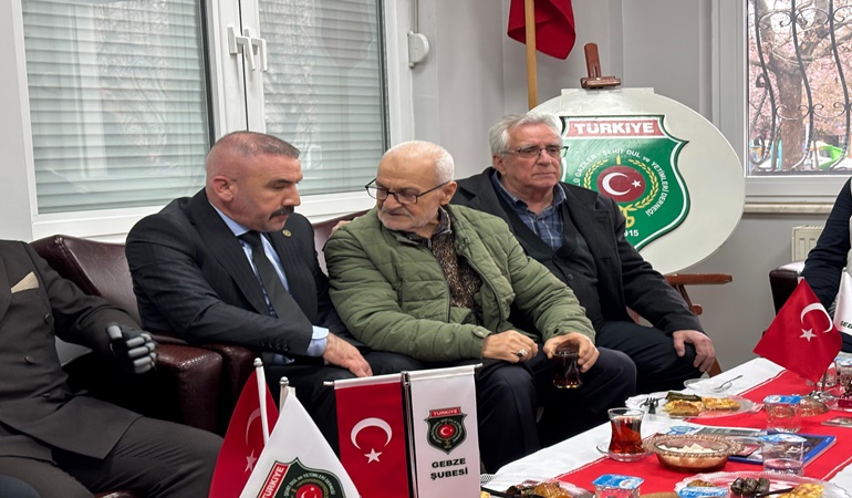 Dilovası’nda MHP’lilerden anlamlı bayramlaşma!