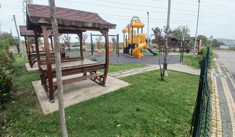 Dilovası’nda parklar ve oyun alanlarına el atıldı