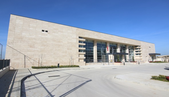 Dilovası’nın ilk yüzme havuzu hizmete açıldı