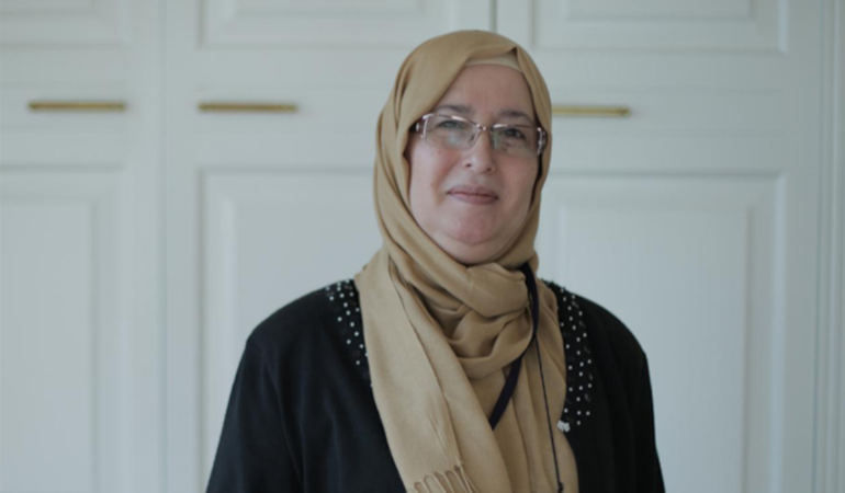 Diyanet'e kızdı, başörtüsünü çıkaracak!