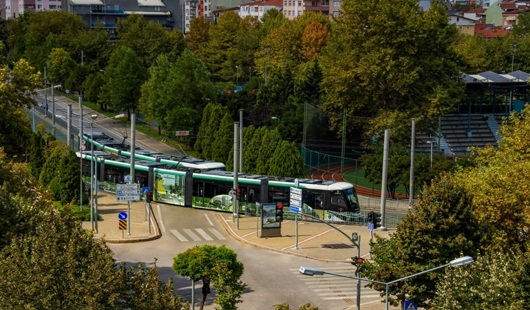 Durağa iki dakikada bir tramvay gelecek!