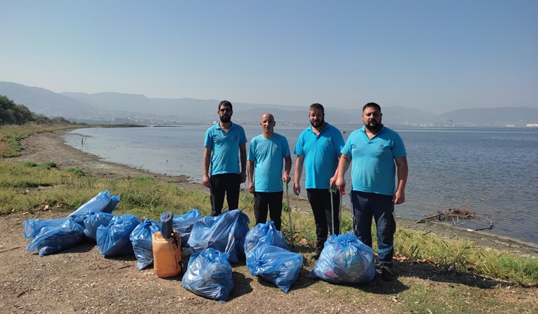 Durmak yok, sahillerde temizliğe devam