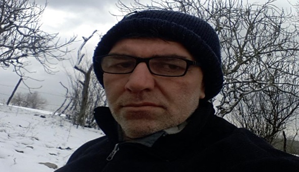 Ekmek bıçağını karnına saplayarak canına kıydı