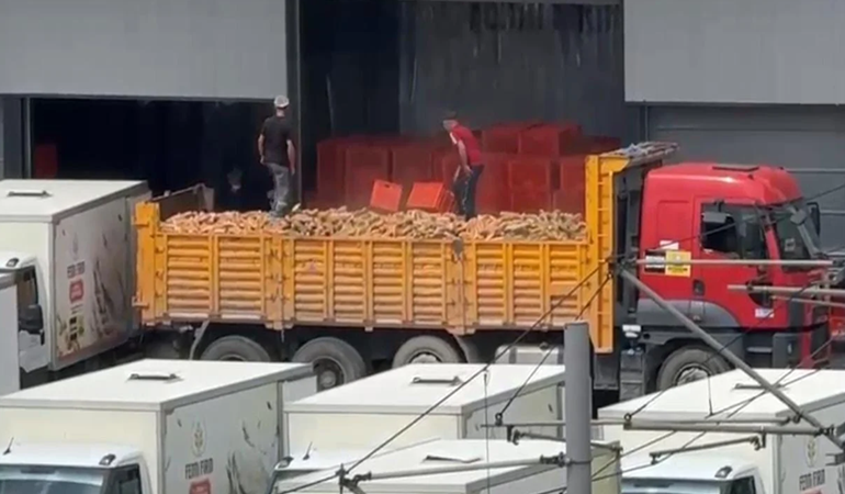 Ekmekleri ayaklar altına aldılar