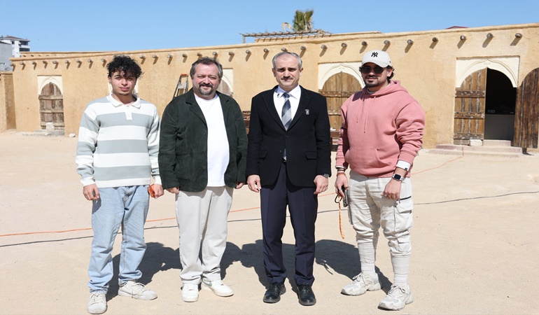 El Cezire TV, Çayırova Mekke Film Platosu’nda röportaj yaptı