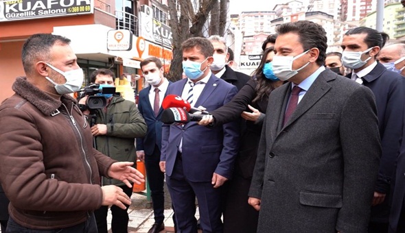 Elindeki ödenmeyen çeki gösterdi, çok bunaldık dedi