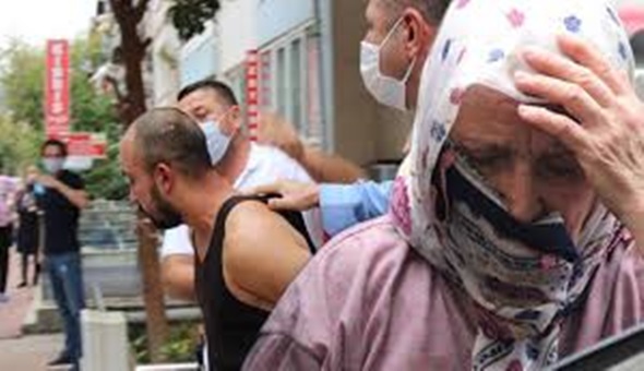 Eline bıçak alıp güpegündüz hırsızlık yapmaya kalkıştı