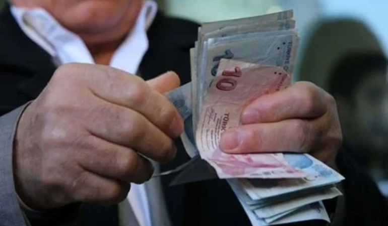 Emekli maaşı ve bayram ikramiyesi belli oldu