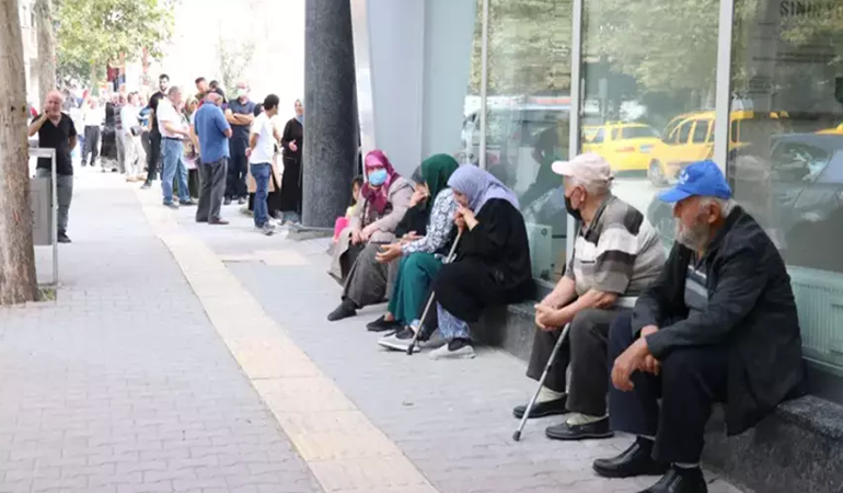 Emekliler dikkat! İmza atmadan inceleyin