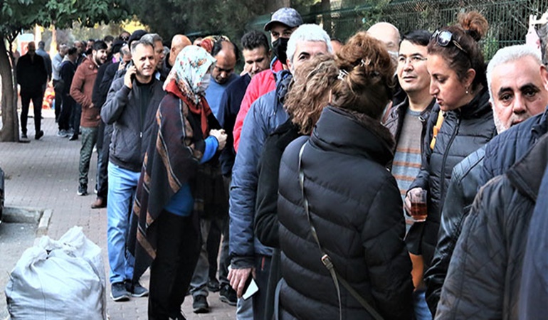 Emeklilerle dalga geçiyorlar