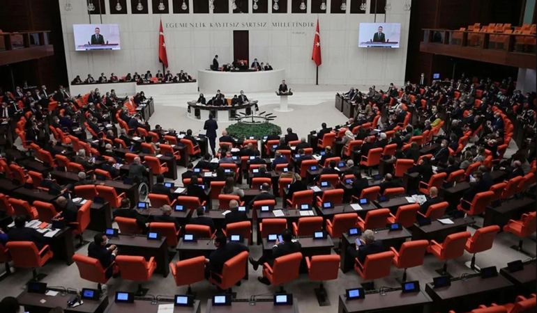 Emekliye 14 bin lira ikramiyeyi AKP ve MHP reddetti