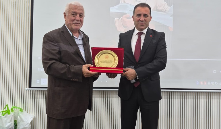 Emekliye ayrılan Gebzeli eğitimci Tonyalı böyle uğurlandı