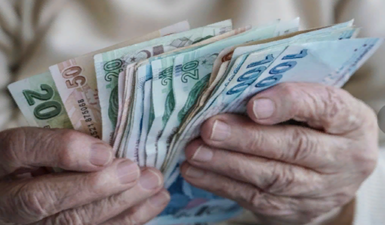 Emekliye yüzde 25 zam kabul edildi