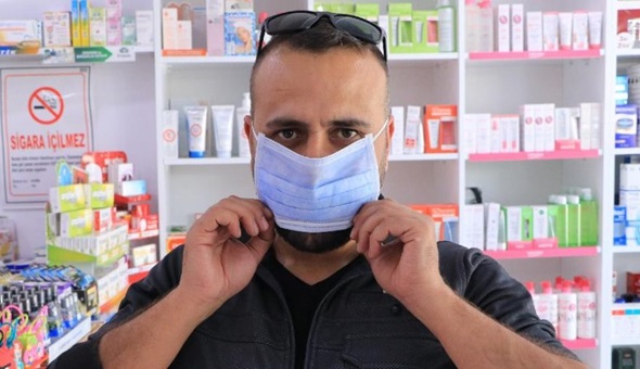 En az 1 yıl daha maske takmamız gerekecek 