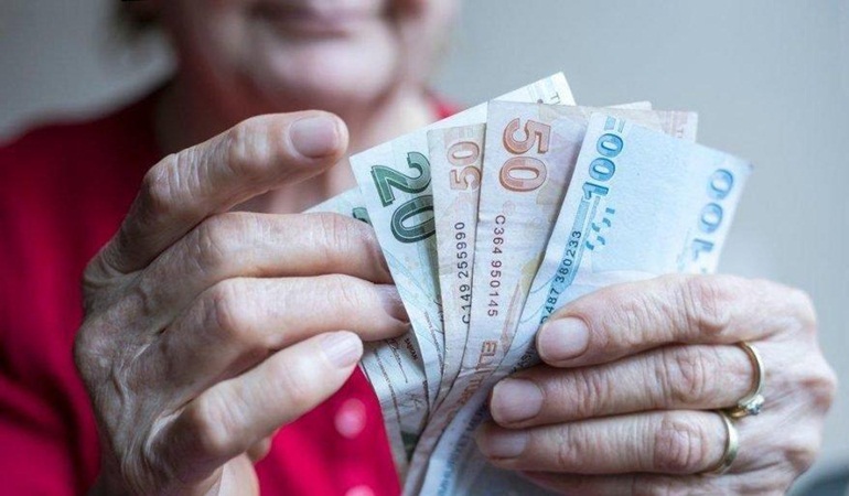 En düşük emekli aylığı 3 bin lira olacak