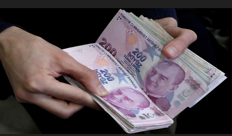 En düşük maaşlı emekliye ya çalış ya maaş al deniyor!