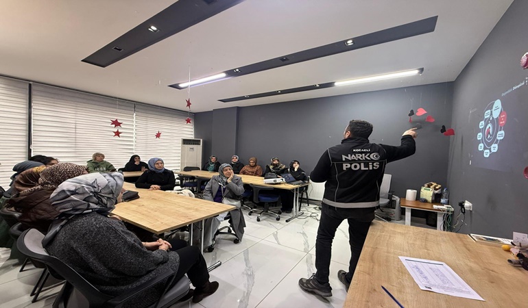 En İyi Narkotik Polisi Anne eğitimi