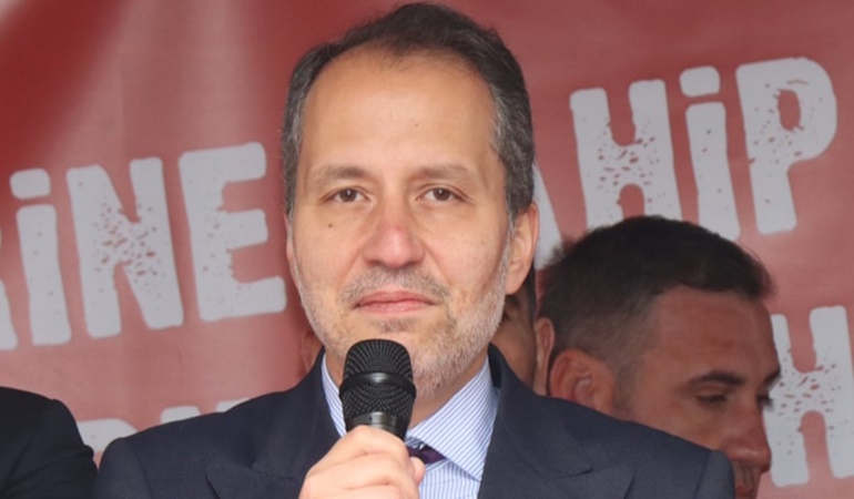 Erbakan'dan Erdoğan'a rozet göndermesi