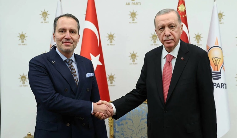 Erbakan Hoca’nın oğlu babası ne dediyse tersini yapmaya devam ediyor!