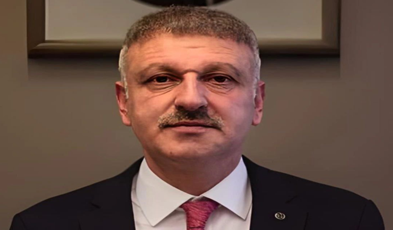Erdoğan'a yakın isimden sigarada kimlik şartına tepki