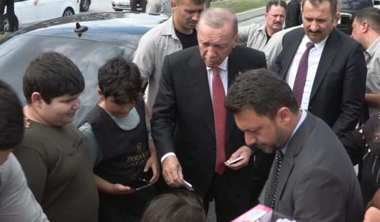 Erdoğan çocuklara dağıttığı harçlığa zam yapmadı