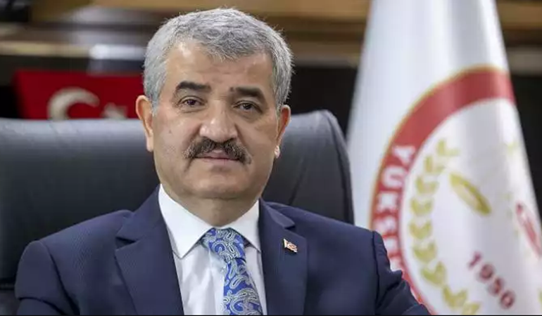 Erdoğan'ın 3. kez cumhurbaşkanı adaylığına görüş yok, İmamoğlu'na var