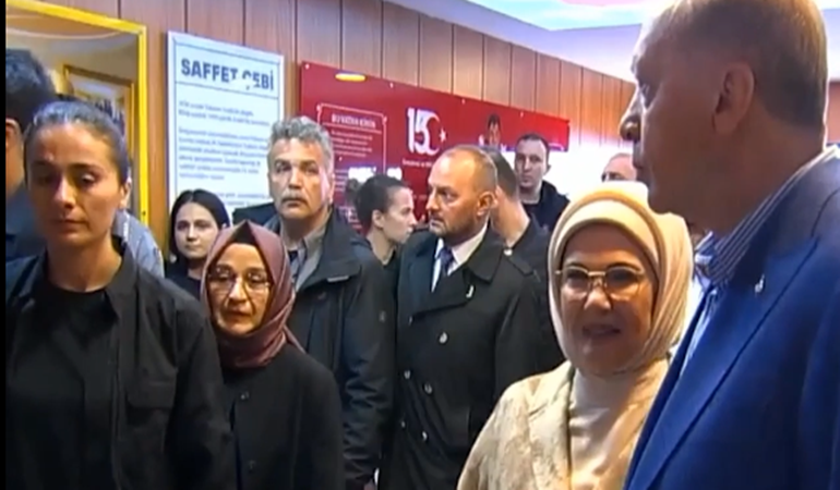 Erdoğan'ın önünde kavga çıktı