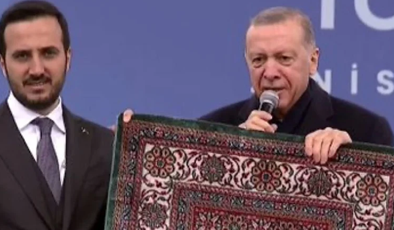 Erdoğan seçim propagandasına seccade ile başladı