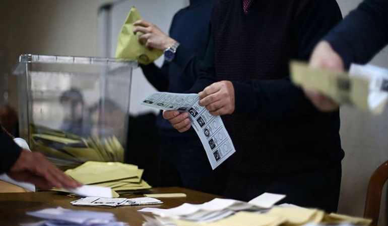 Erken seçim AKP için mecburiyet!