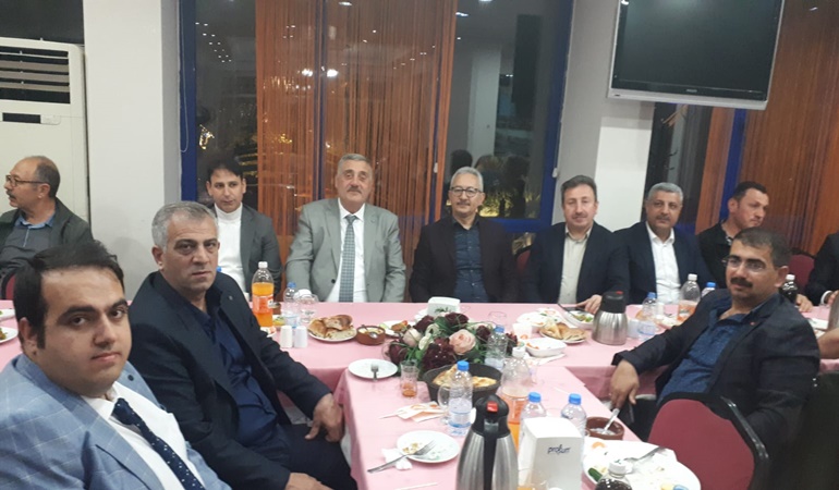 Erzurumlular, emekli eğitimcileri iftar sofrasında ağırladı