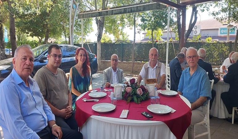 Eski bürokrat Nuri Avcı İzmit’te dostları ile bir araya geldi