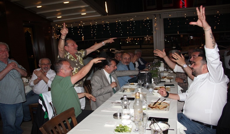 Eski Dostlar bu toplantıdan sonra tatile çıktı!