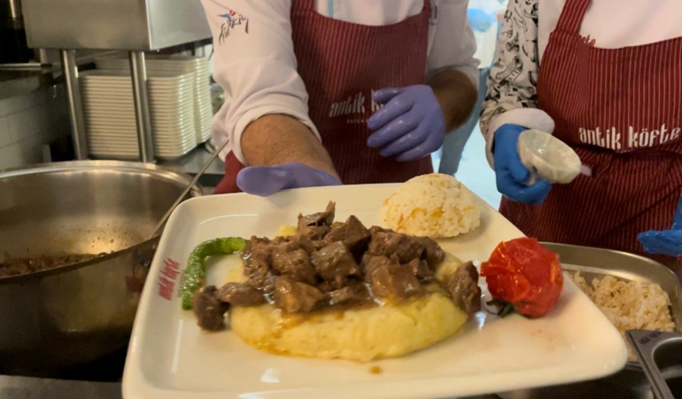 Eski Ramazanlar Maide Restoran ve Antik Köfte’de