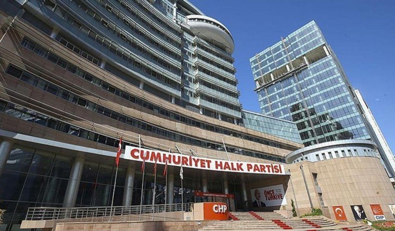 Eski vekiller de CHP'den istifa etti
