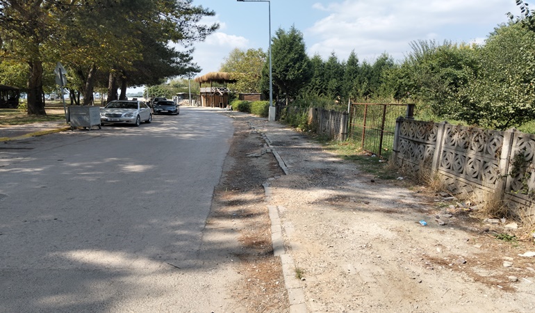 Eşme’de bozulan yollar ne zaman onarılacak?