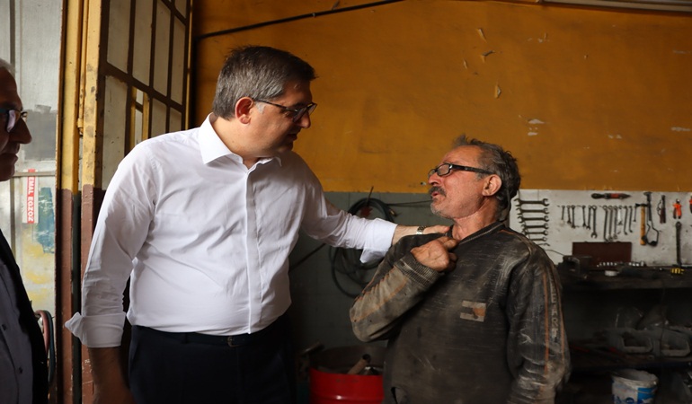 Esnaf CHP’lilere kurtarın bizi dedi