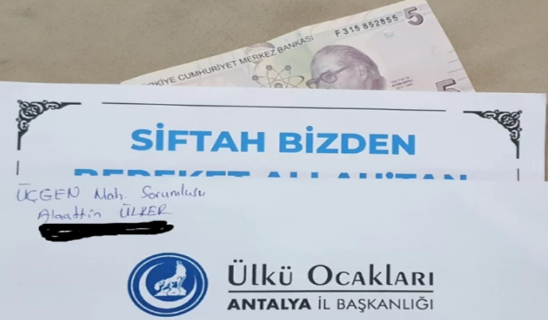 Esnafa 5 liralık siftah parası dağıttılar